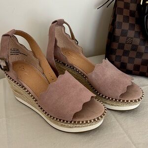 BRAND NEW CROWN VINTAGE- ESPADRILLE WEDGE SANDALS